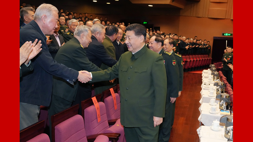 中央軍委舉行慰問駐京部隊老干部迎新春文藝演出 習近平向全軍老同志祝賀新春